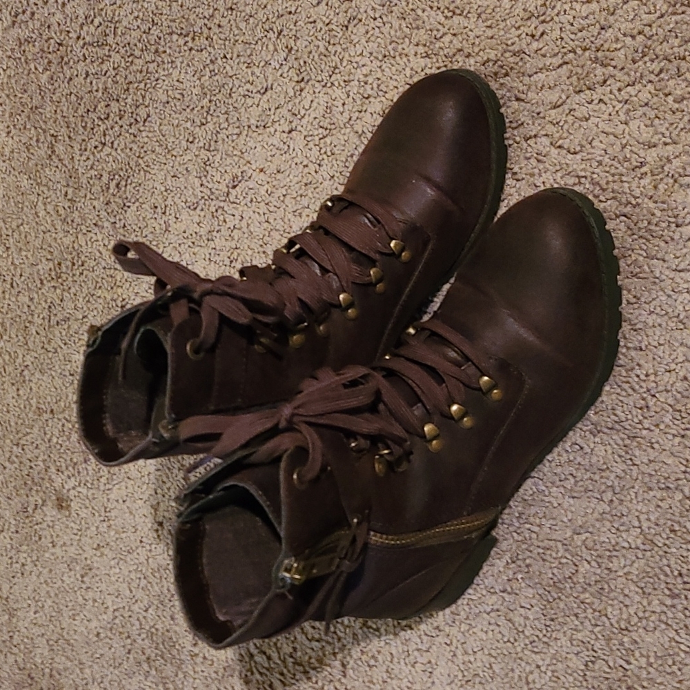 Brown Boots - Picture 1 of 3